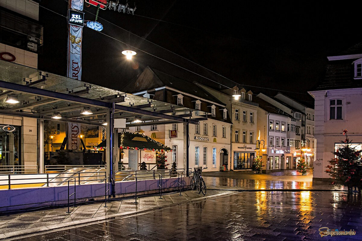  Ночной город в огнях.. 