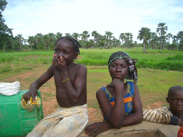 Девочки из Буркина-Фасо.