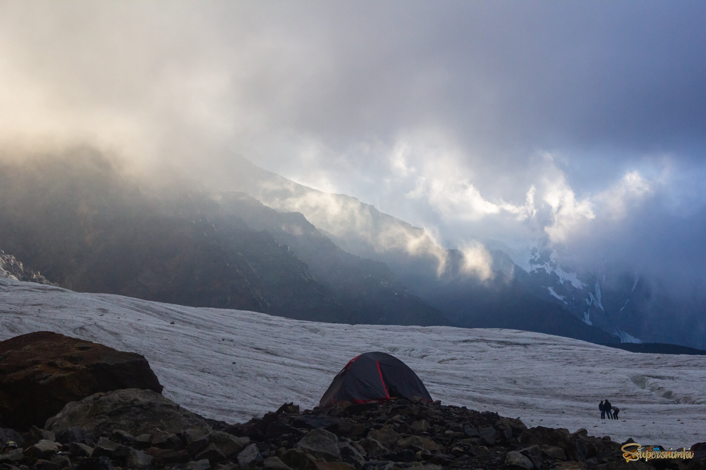 Солнце где-то там