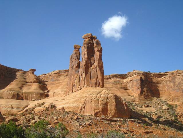 Скалы Рок Тауэр (Rock Tower) в Национальном парке Арчес.