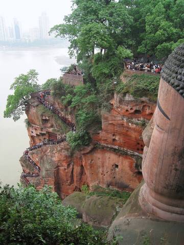 К нему не зарастёт народная тропа!