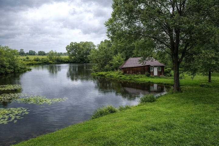 Да, ехать пять часов и приедешь совсем не в дворец, но какие караси ловятся... 