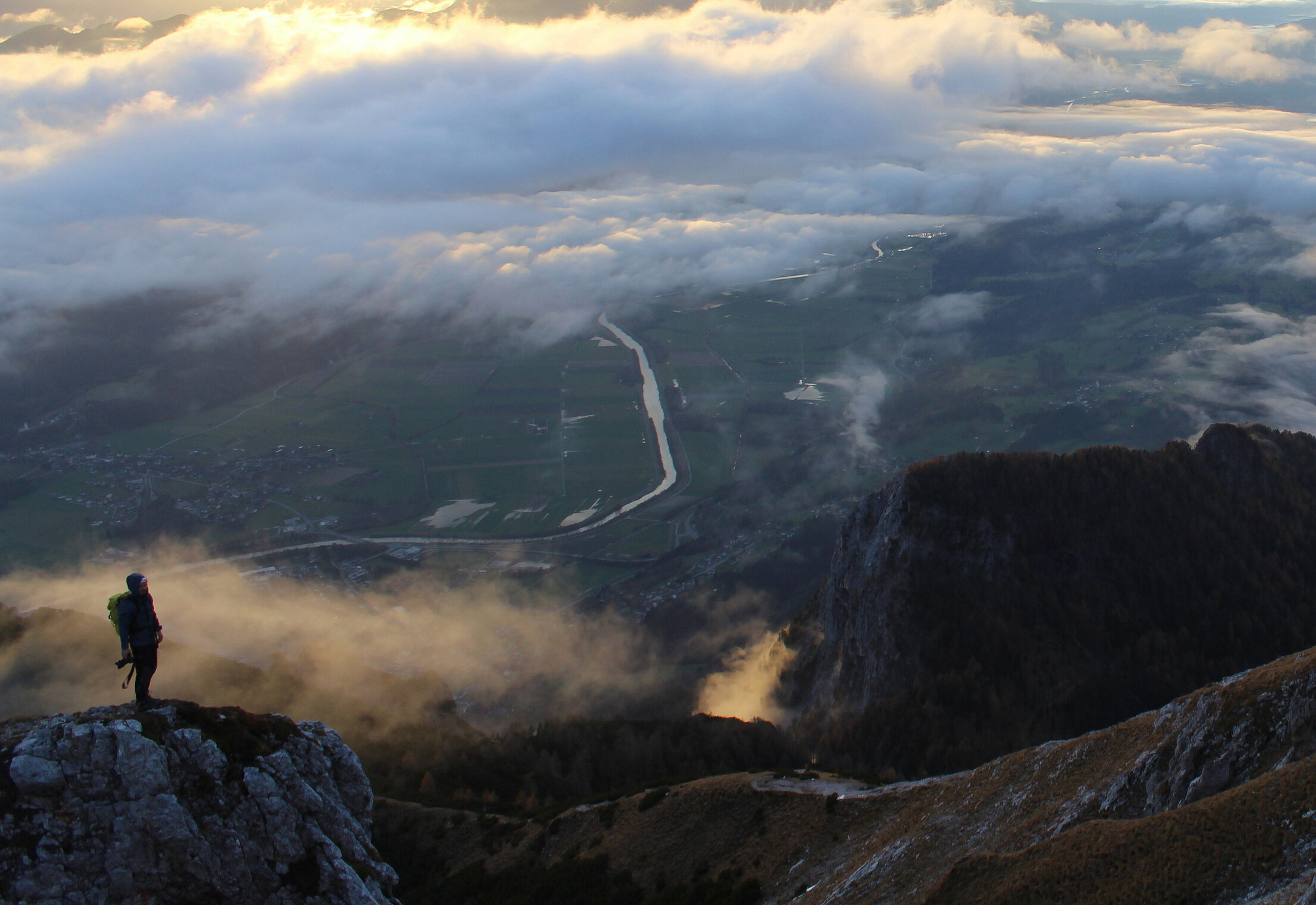 На вершине.