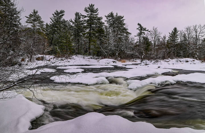 Клокочет и бурлит