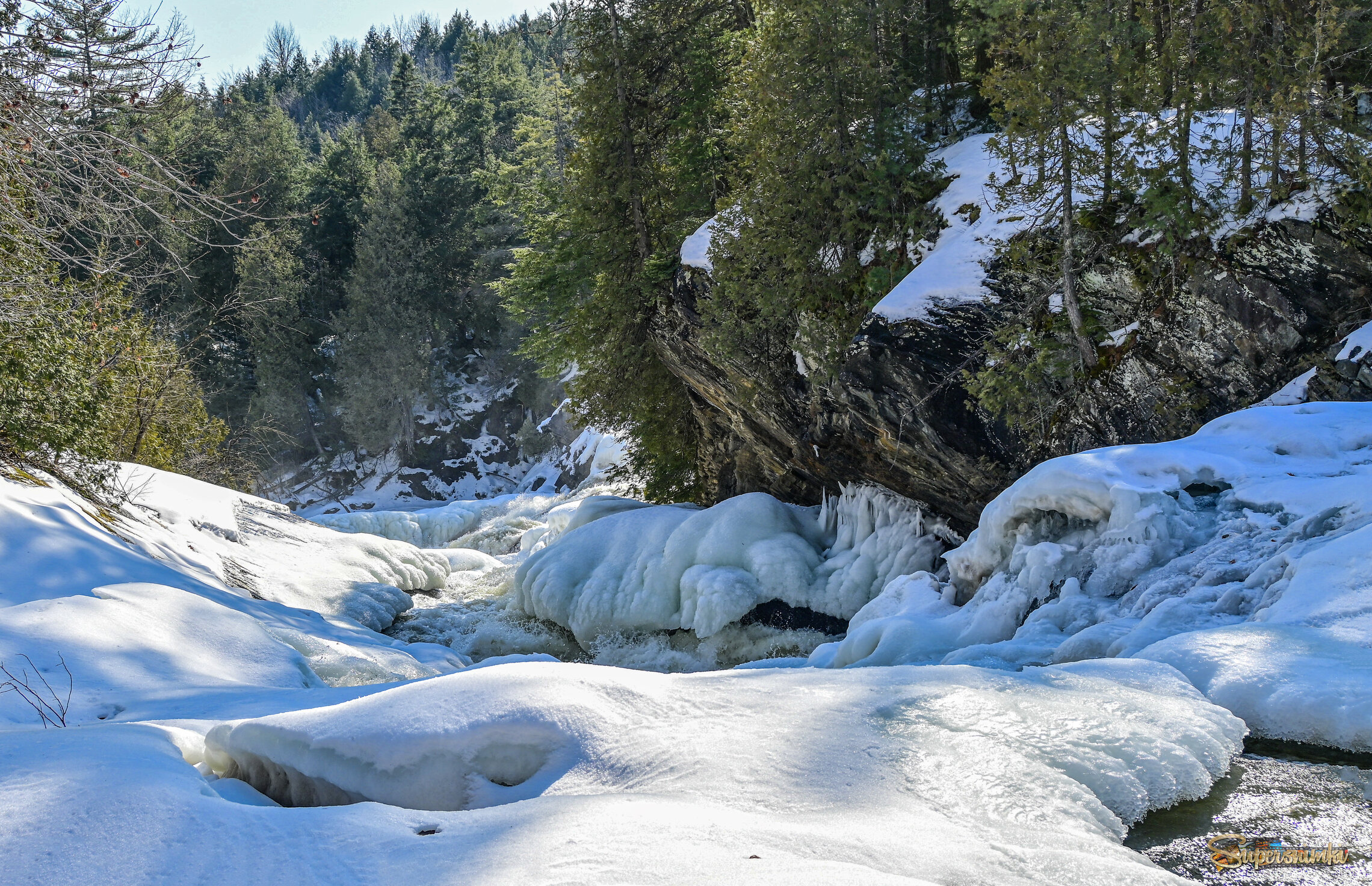 Под уклончик. Не спеша.