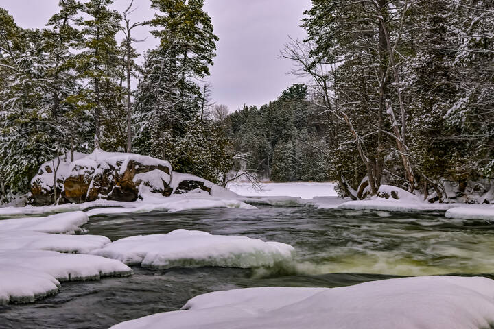 На зимних перекатах