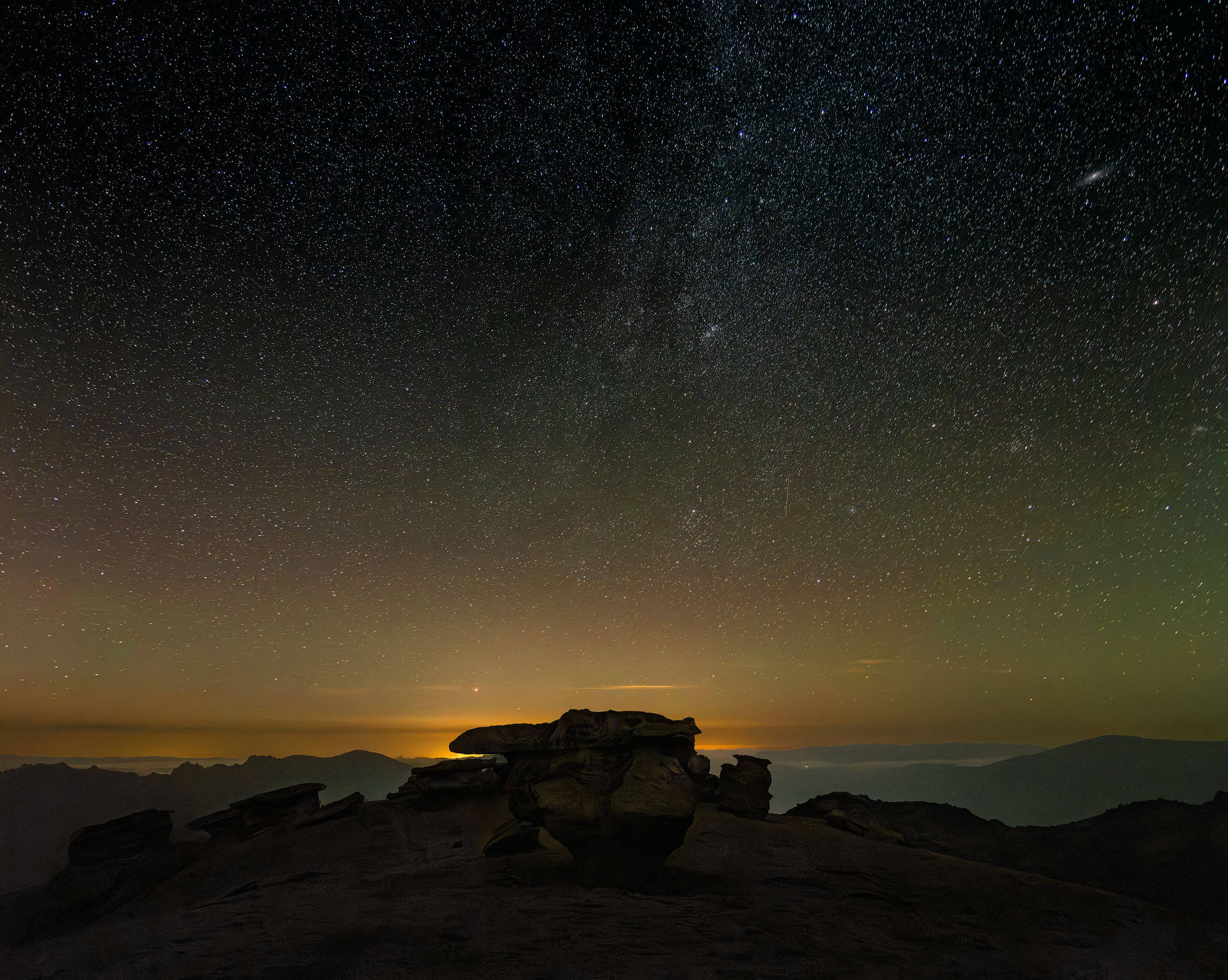 Поляна каменных грибов