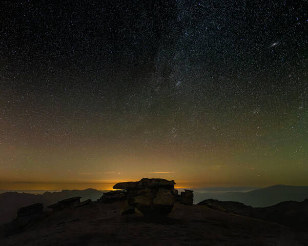 Поляна каменных грибов