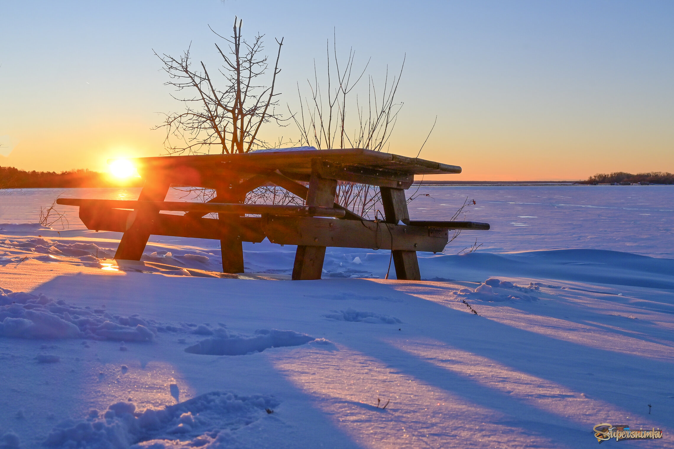 На замершей реке