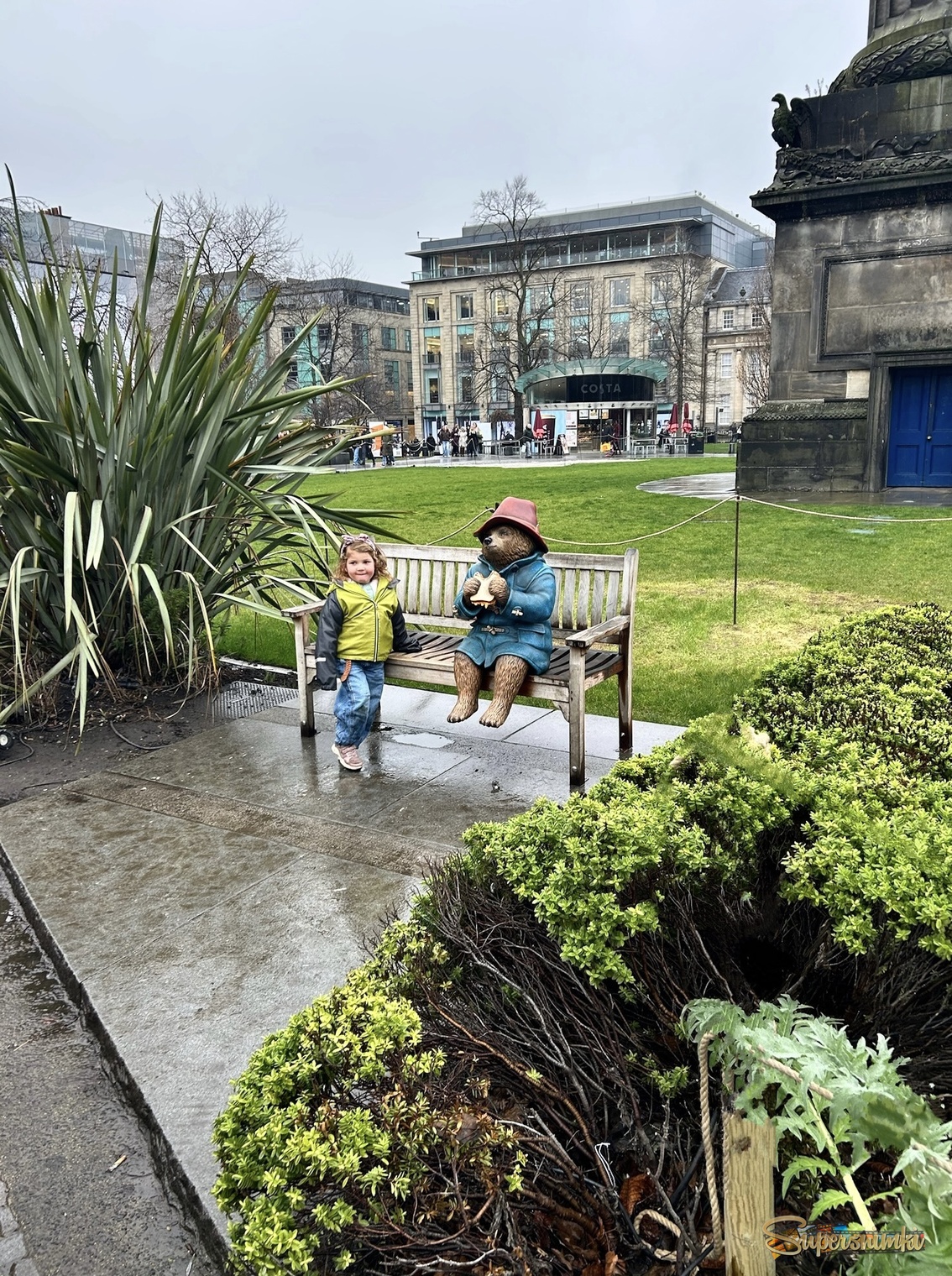 Паддингтон и девочка