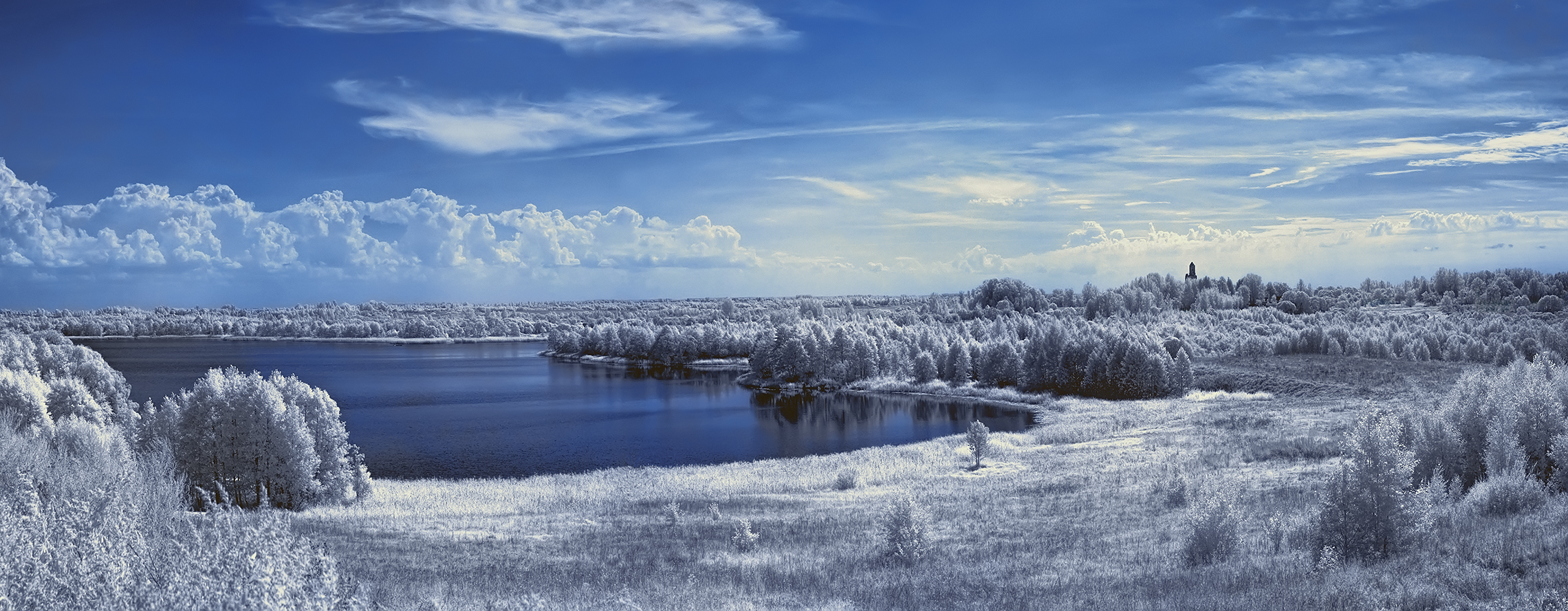 Летний пейзаж с руинами костела