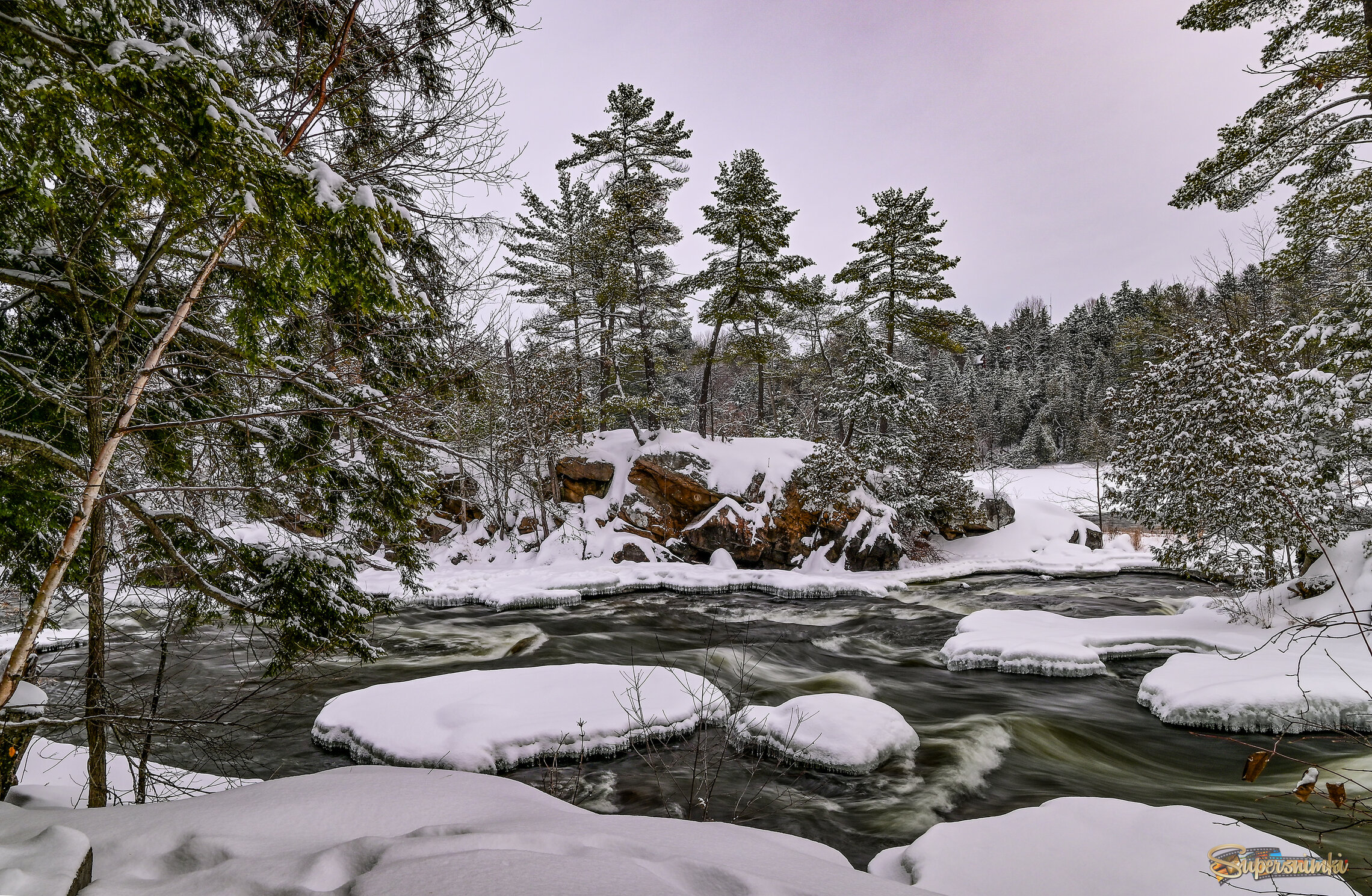 Поток неукротим морозом