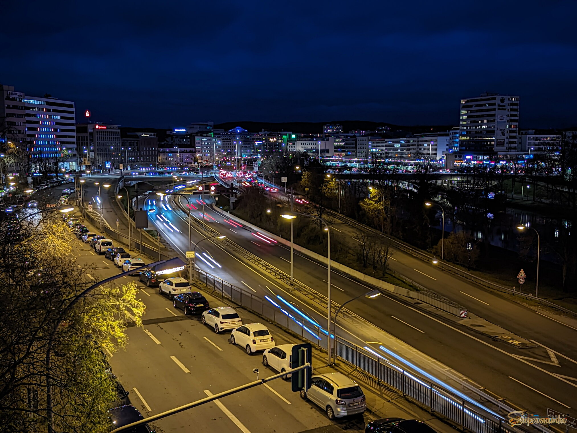 Вечерний город