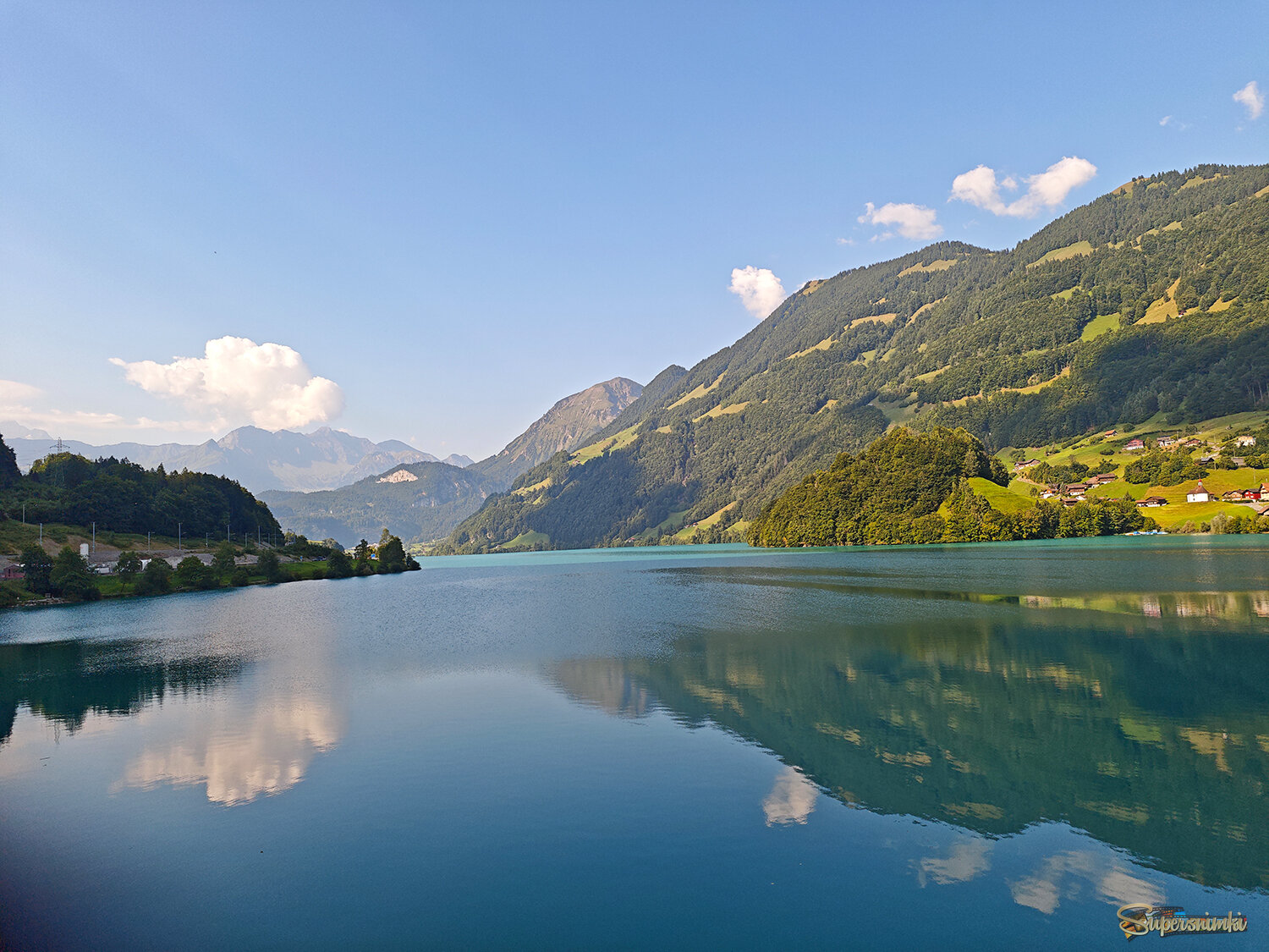 Швейцария- озеро в горах..