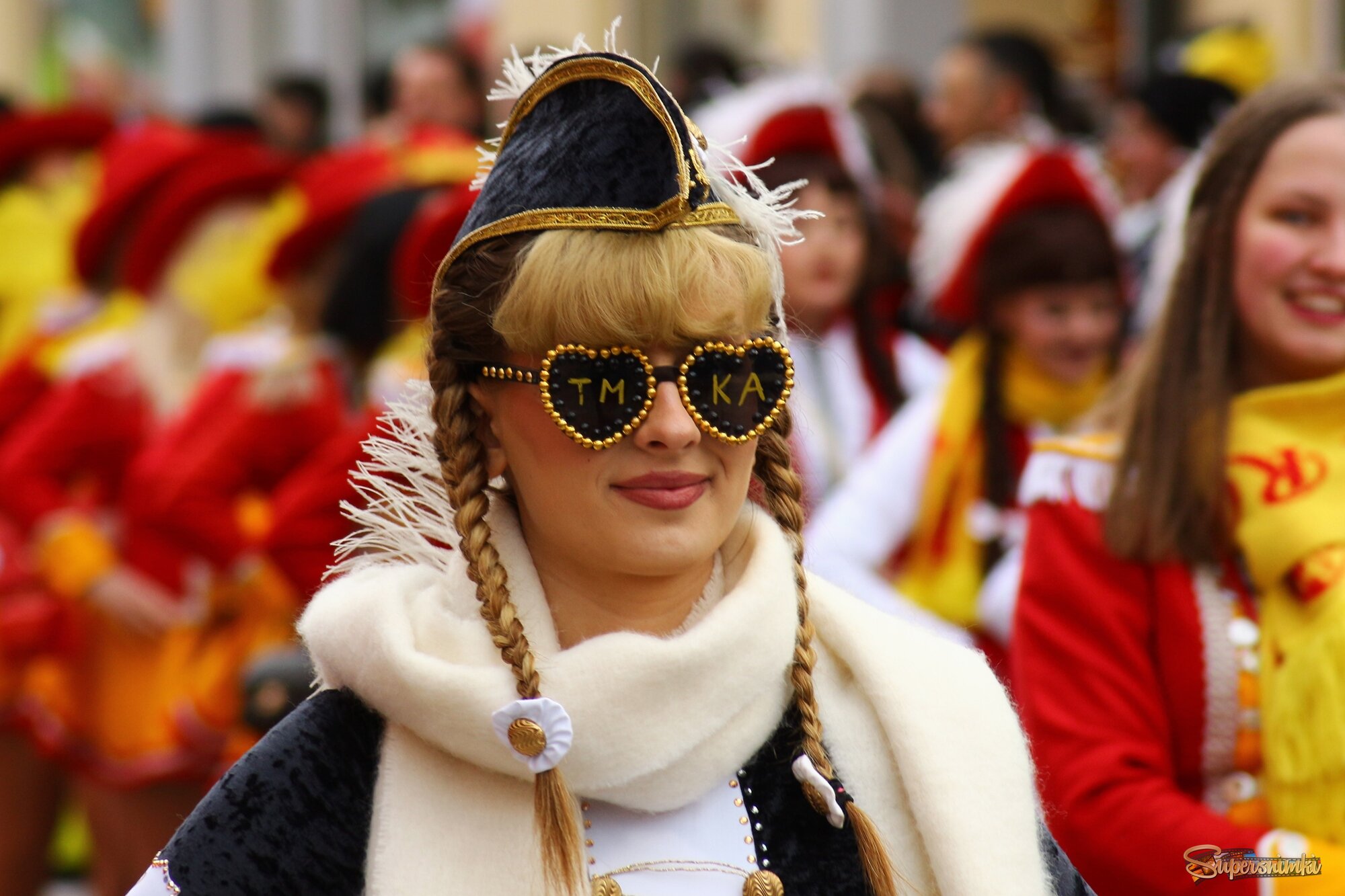 Ты узнаешь ее из тысячи, eе образ на сердце высечен....