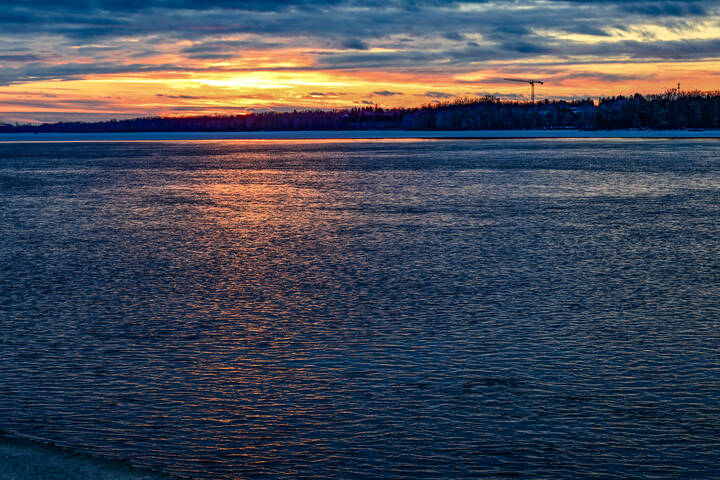 Отблеск багровый