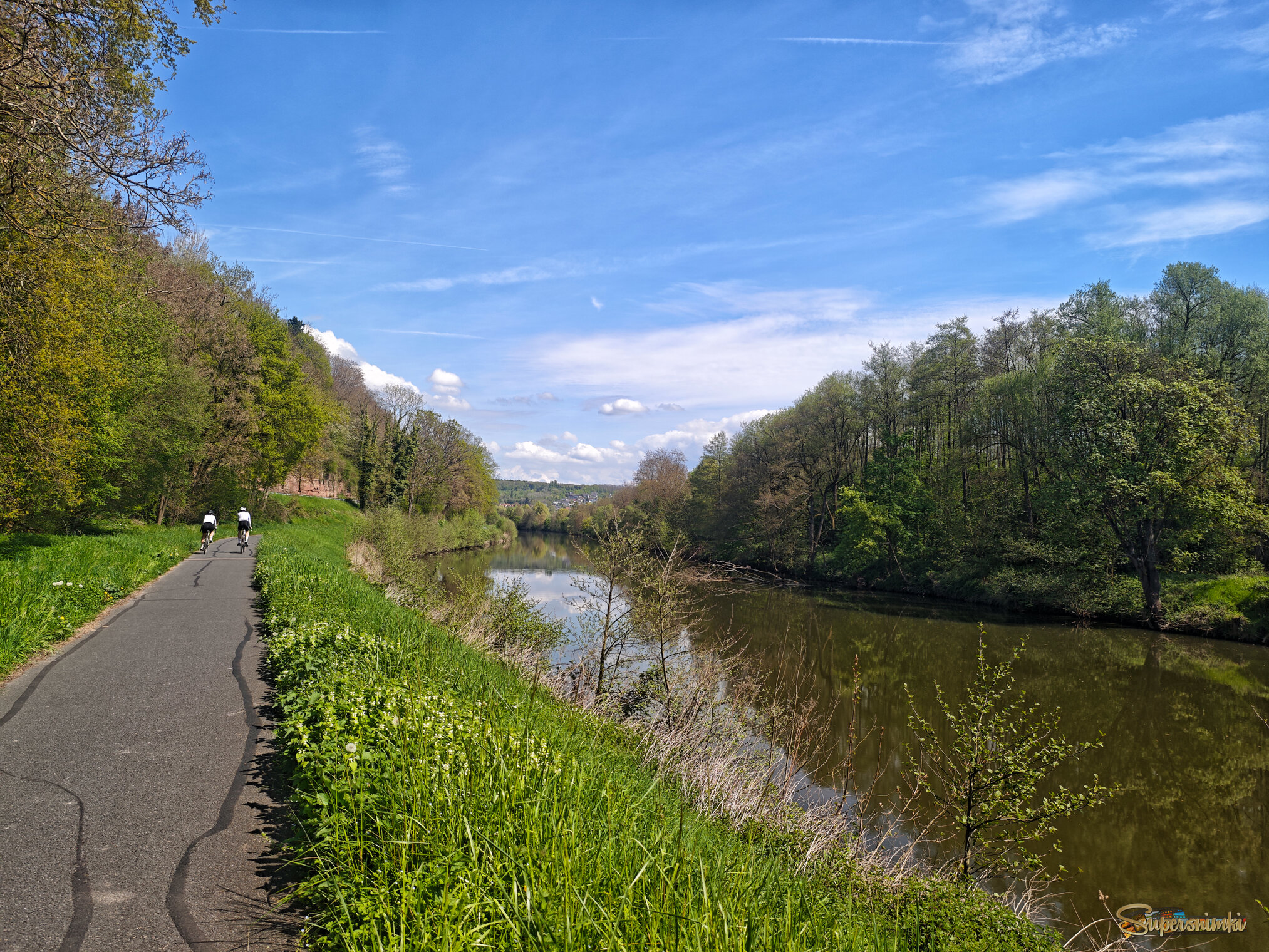 Вдоль реки...