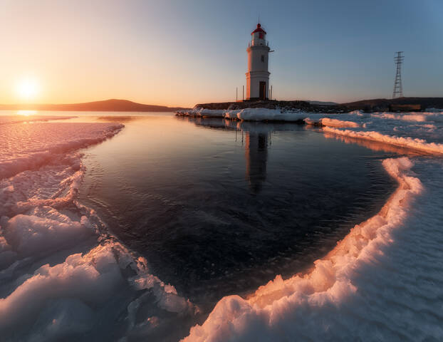 Как-то утром на рассвете Я пошел маяк смотреть