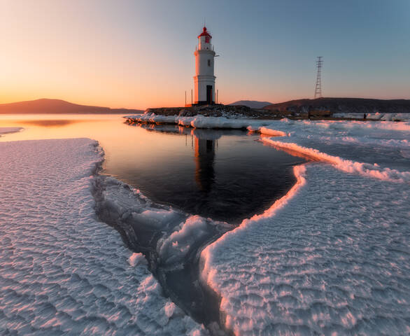 Как-то утром на рассвете Я пошел маяк смотреть