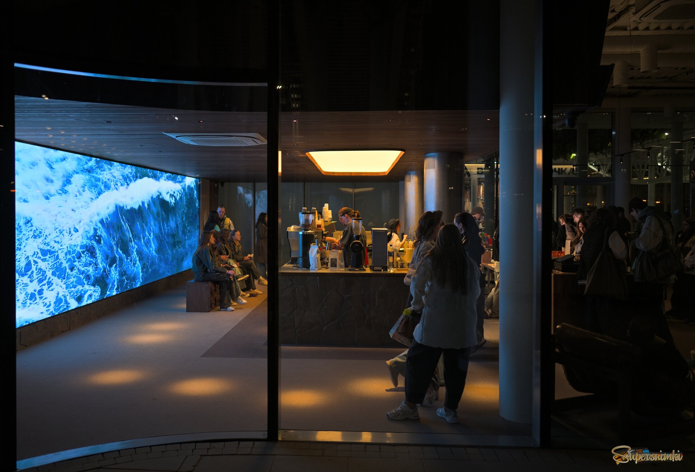 Вечер в новом баре