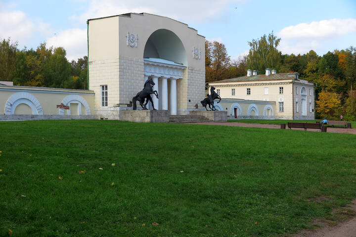 Конный двор