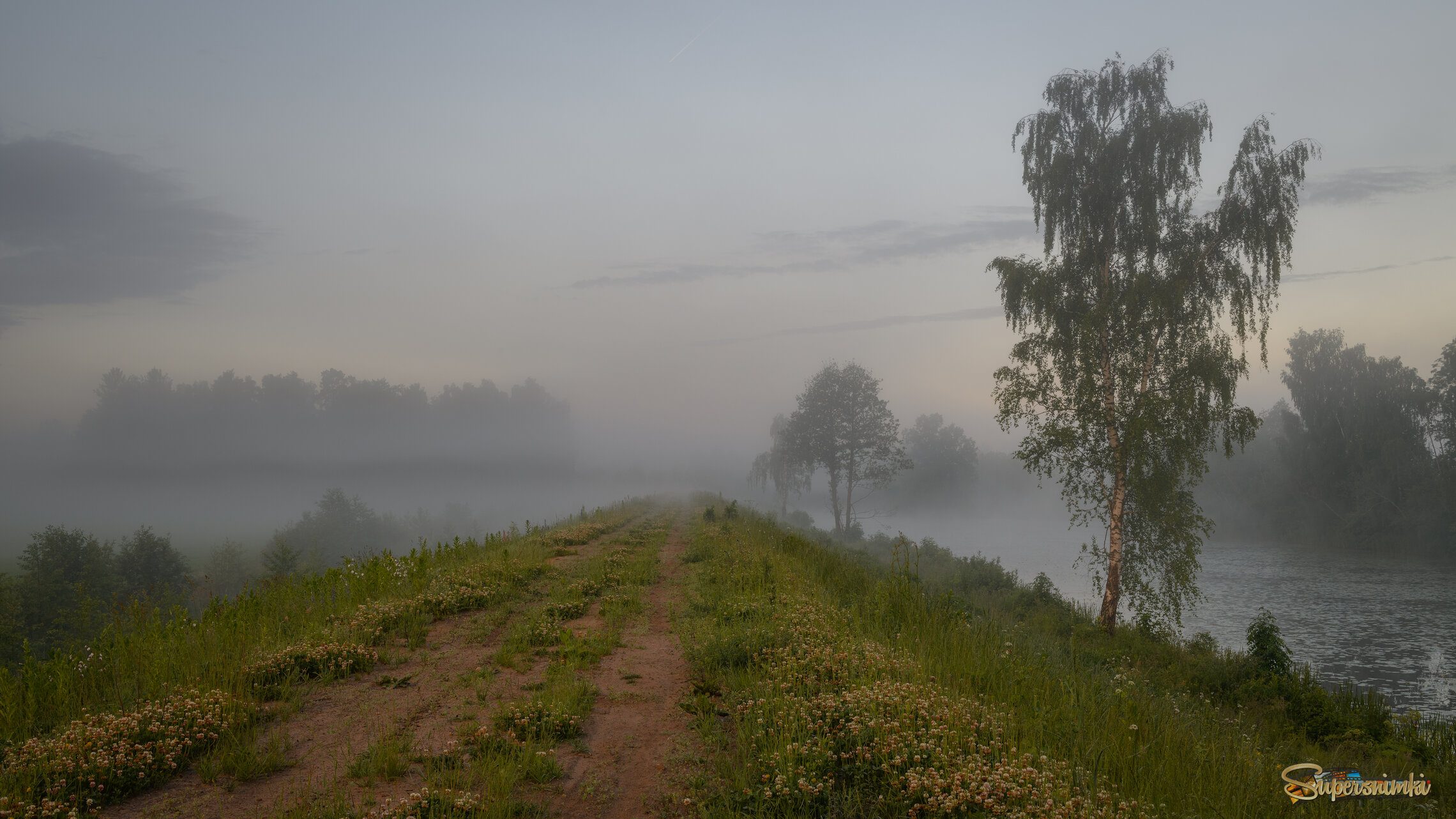 В туман...