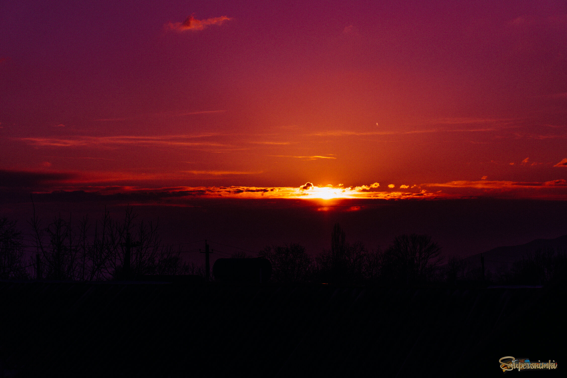 Mesmerizing sunset over a peaceful rural countryside