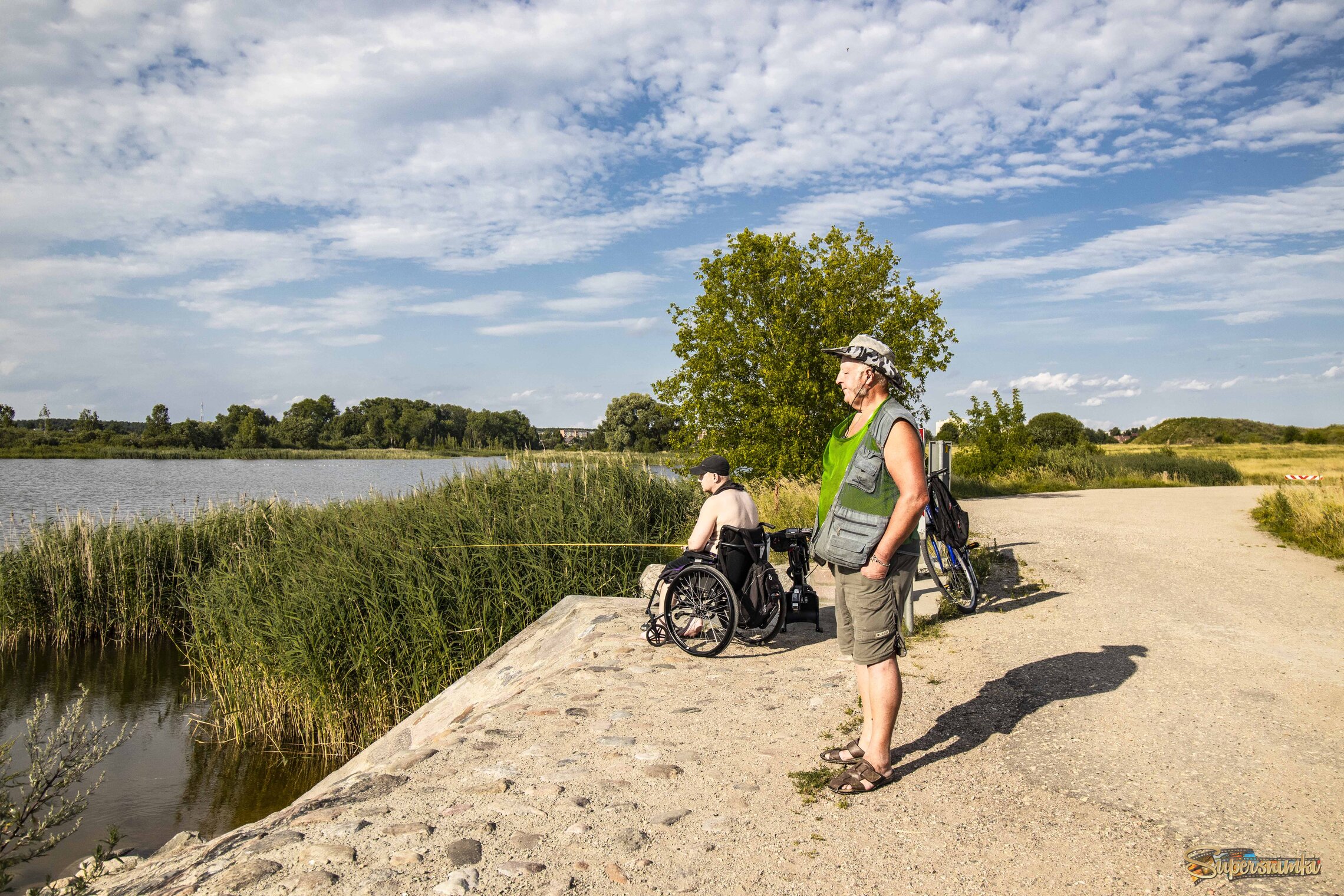 б/н
