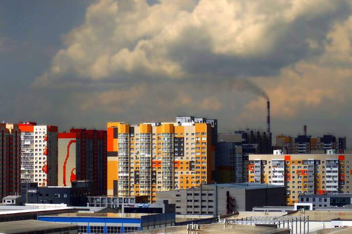 Город живёт