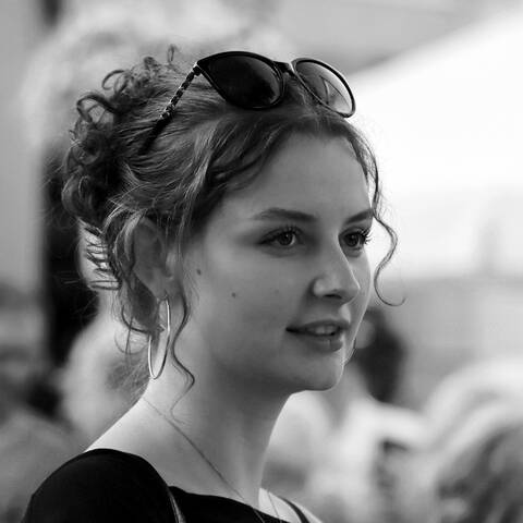 Я встретил девушку — на ангела похожа! 