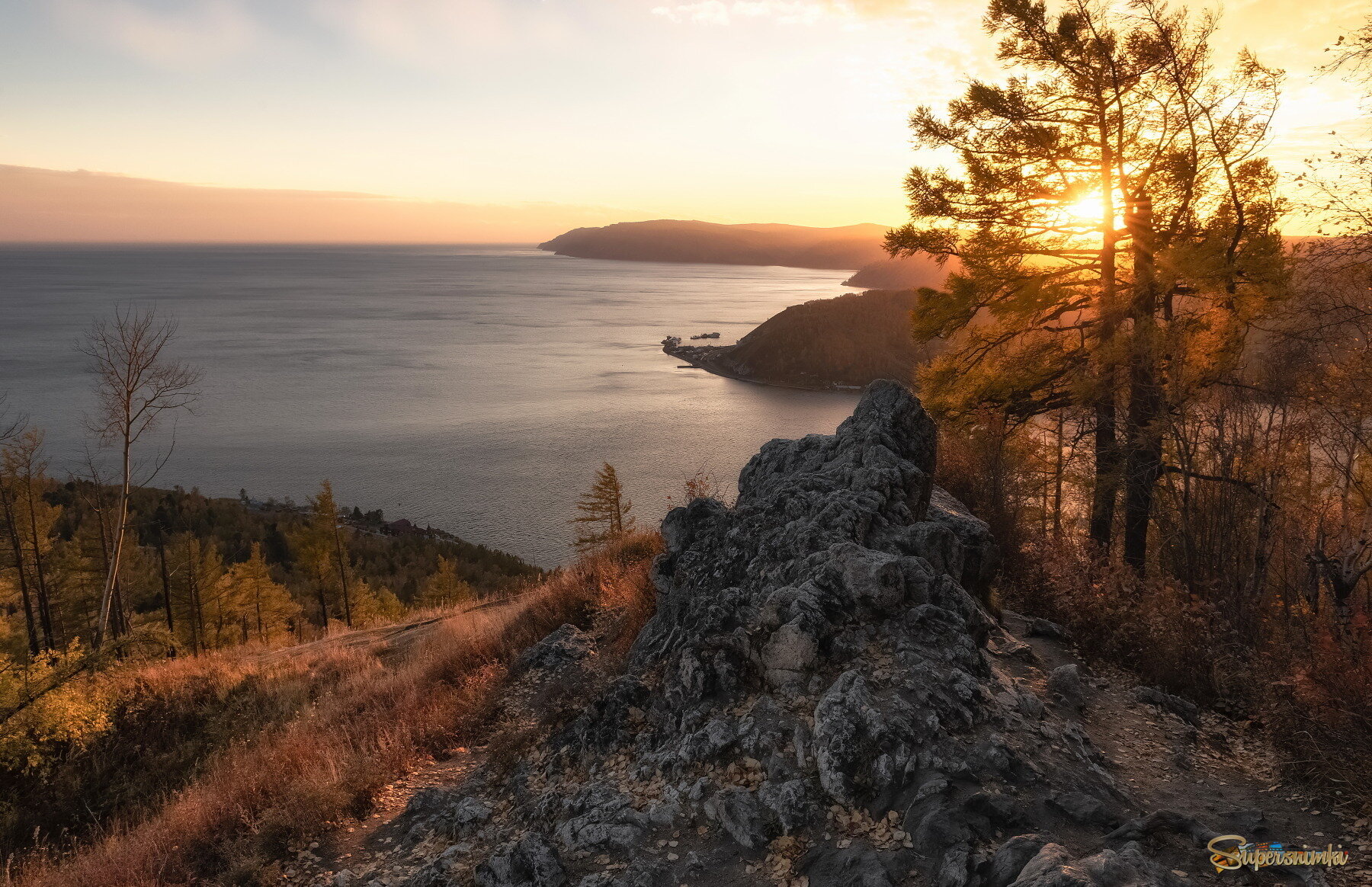 Закат на камне Черского