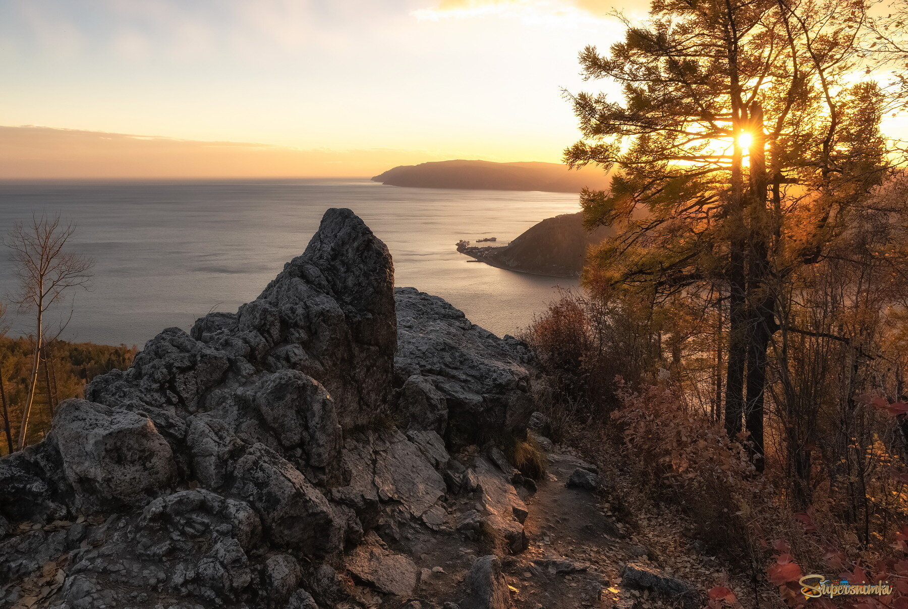 Закат на камне Черского