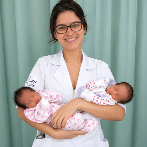 Alanna e Agatha as Gêmeas 