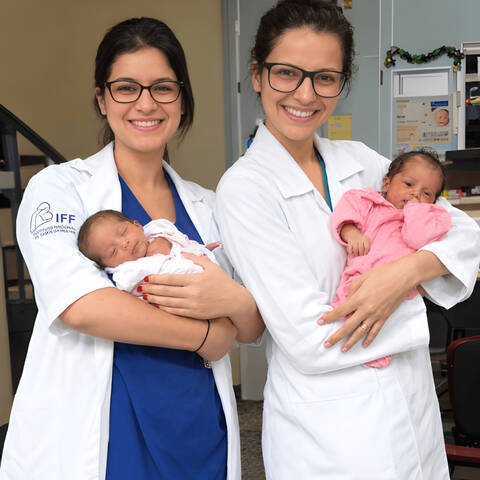Alanna e Agatha as Gêmeas 