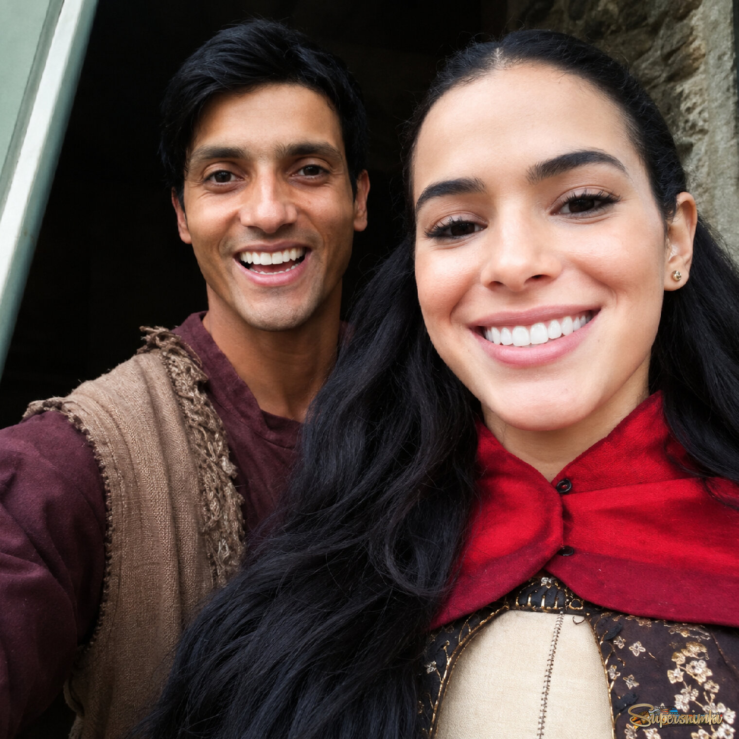 Romero Silva e Bruna Marquezine na Globo