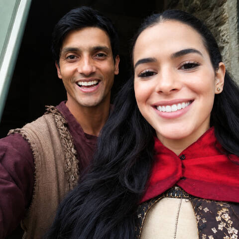 Romero Silva e Bruna Marquezine na Globo