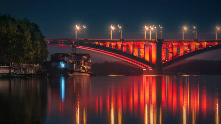Красным по синему